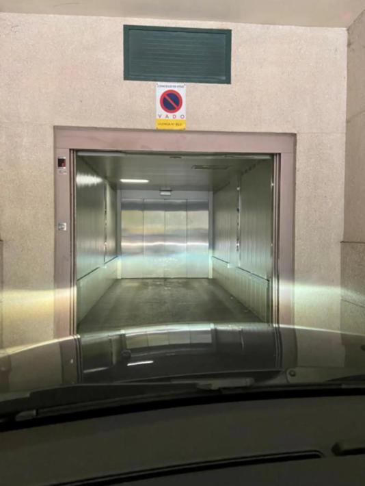 Centrico Con Garaje Apartament